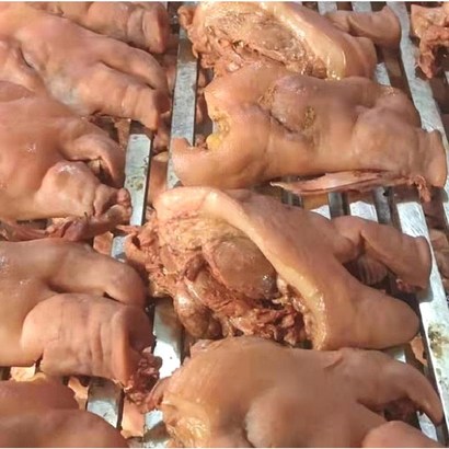 삶은 돼지머리 한마리분 내외 돼지내장 곱창 대창 막창 오소리감투 순대 돼지사골 돼지목뼈 돼지간 돼지콩팥 돼지지라 돼지꼬리 돼지국밥 순대국 리뷰 후기
