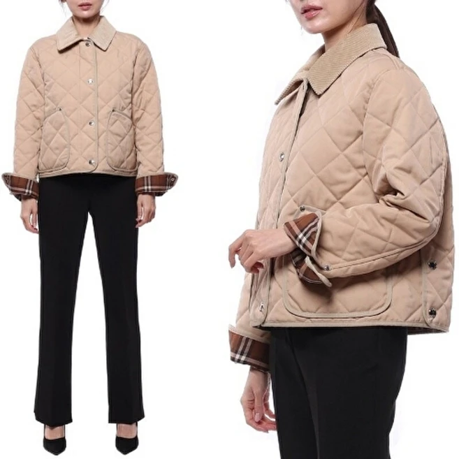 Burberry (명품) 23FW 여성 코듀로이 다이아몬드 퀼팅 크롭 재킷 8056575 SOFT FAWN 23F