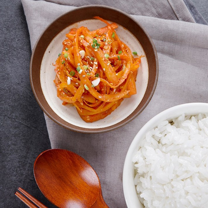 나물반찬 정월대보름나물 가정식반찬 밑반찬 건강식 데워먹는 국내산 나물무침 7종, 채도라지무침 100g 2팩