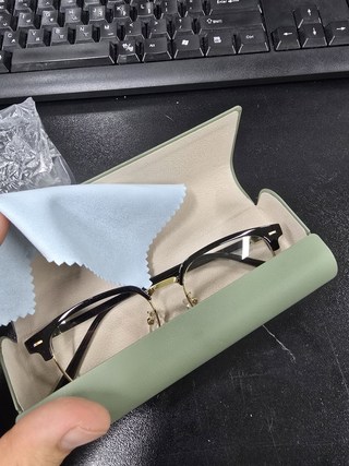 다이나믹피플 가벼운 블루라이트차단 패션 투명 반무테 하금테 안경 리뷰이미지