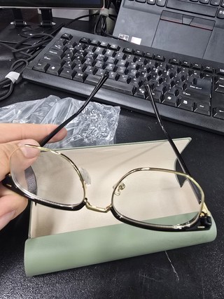 다이나믹피플 가벼운 블루라이트차단 패션 투명 반무테 하금테 안경 리뷰이미지