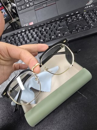 다이나믹피플 가벼운 블루라이트차단 패션 투명 반무테 하금테 안경 리뷰이미지