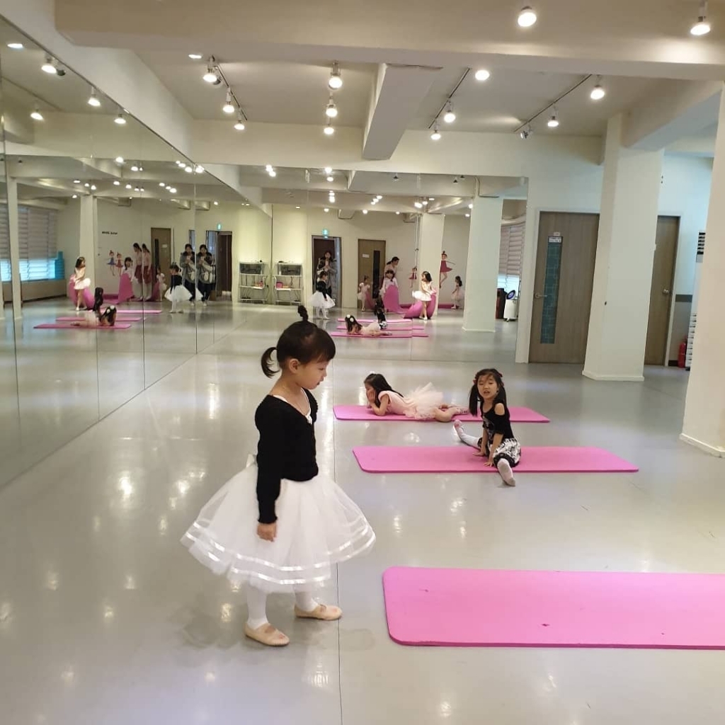 해피발레 여아용 리본자수 발레슈즈 밴드형
