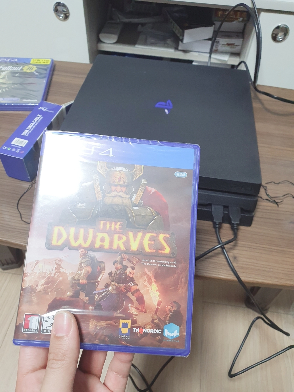 소니 PS4 프로 본체 7218 1TB 제트블랙 드워프 한글판 폴아웃76 한글판 리뷰후기