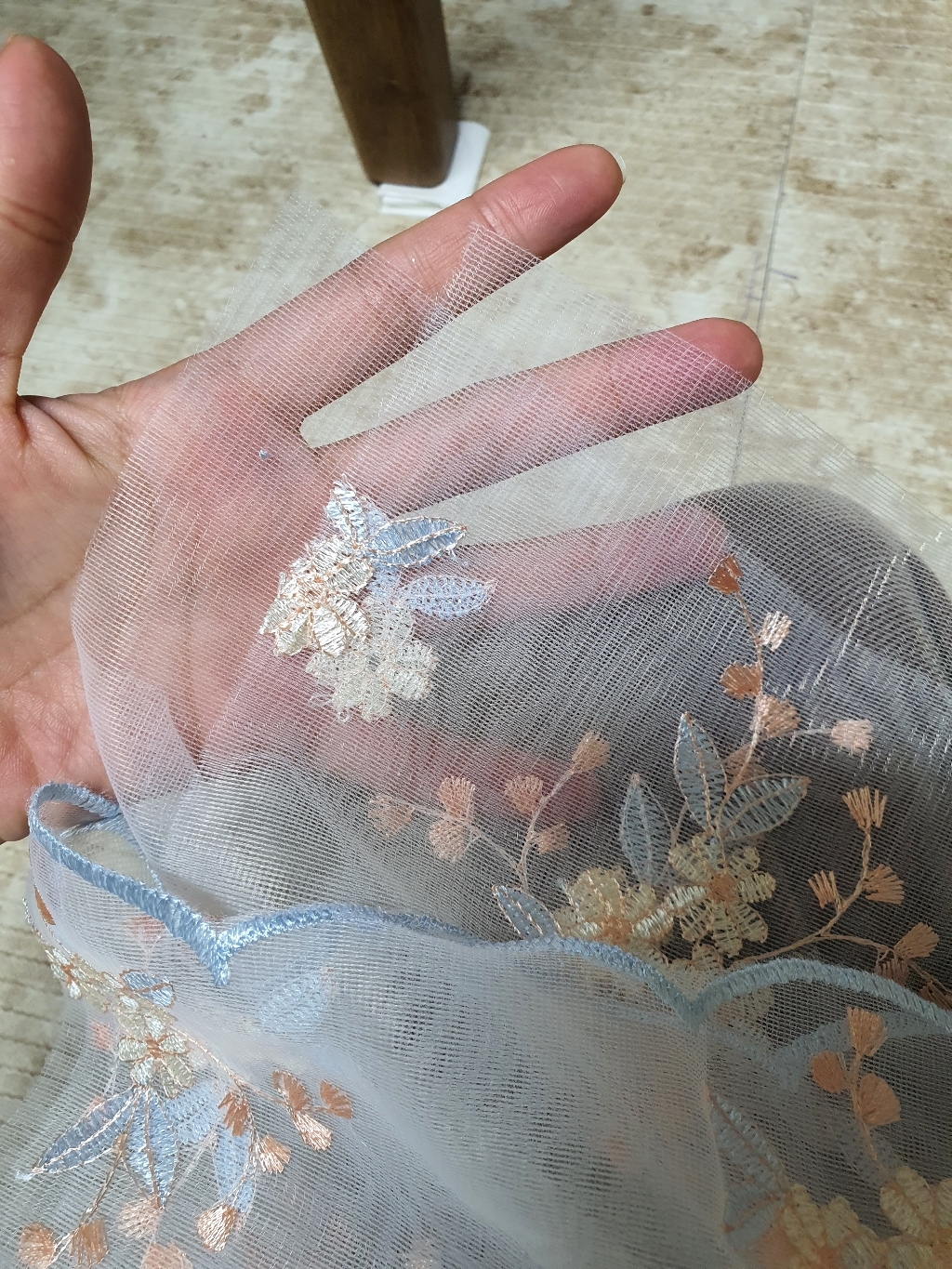 알럽홈 레트로꽃자수 메쉬 빈티지 식탁보