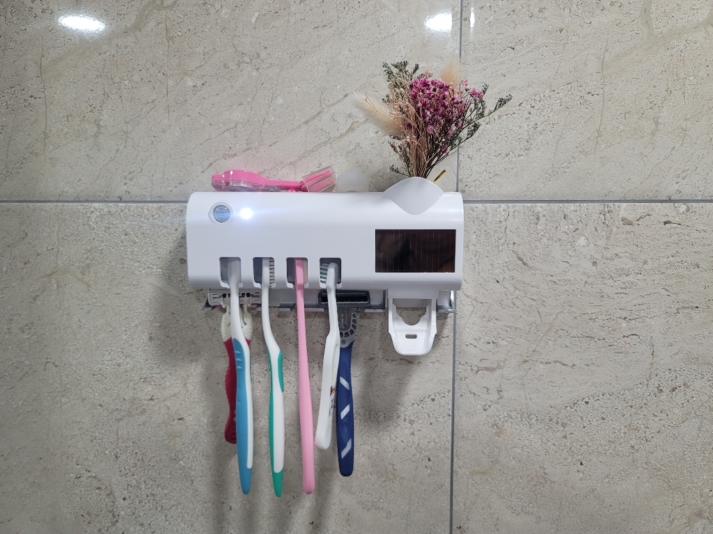 엔템 가정용 칫솔살균기 빛충전 무선 자외선 칫솔 살균기 면도기살균 반자동 치약짜개 포함