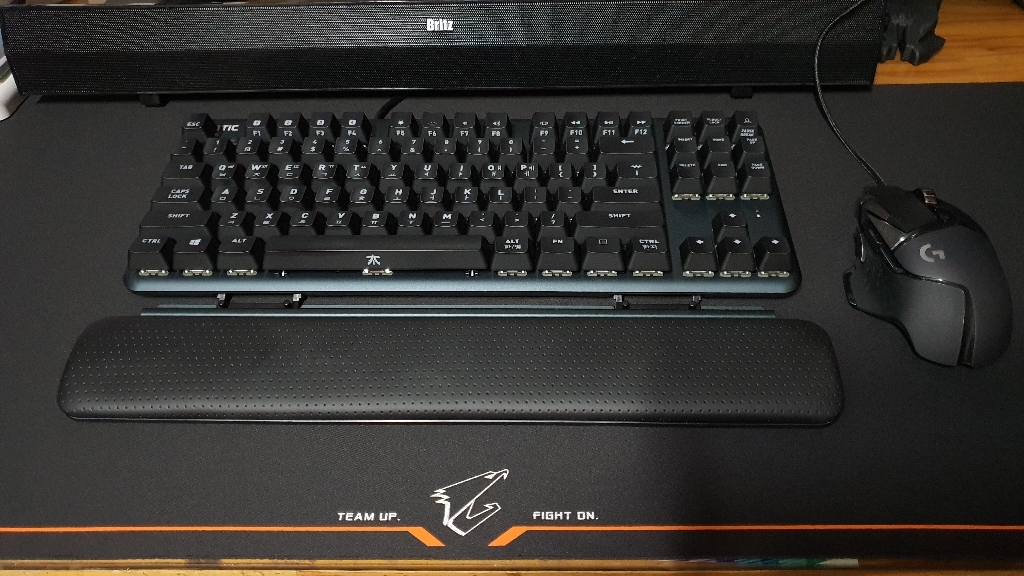 기가바이트 AORUS A900 게이밍 마우스 패드