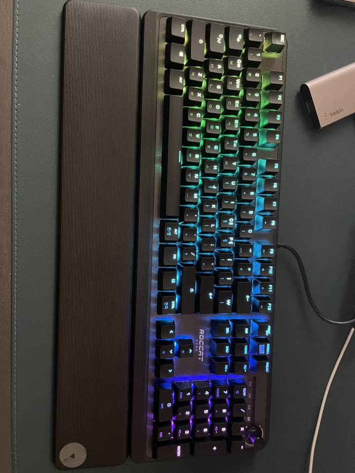 로캣 PYRO RGB 기계식 게이밍 키보드 리뷰후기