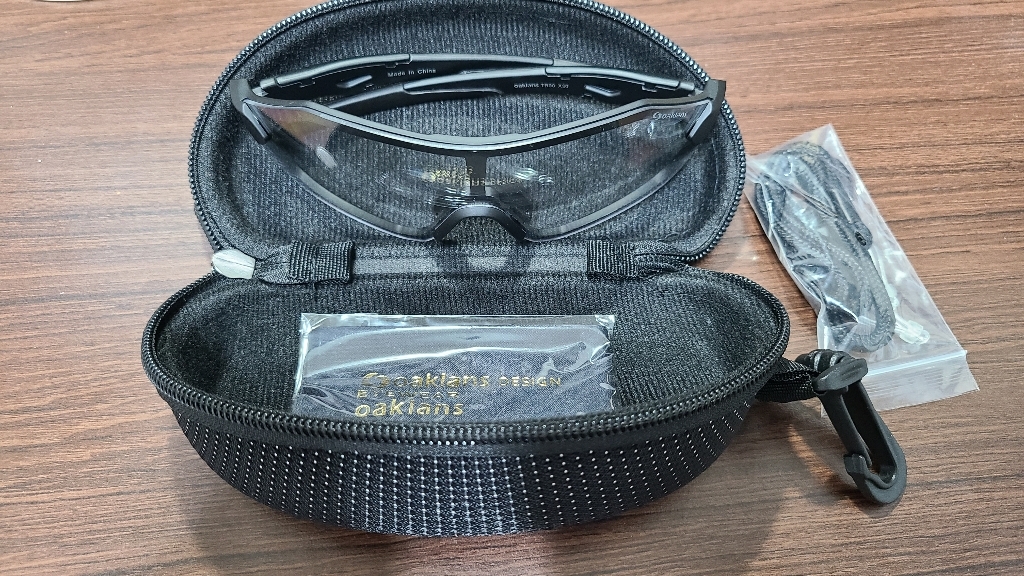 오클랜즈 변색 편광 스포츠 선글라스 QX30