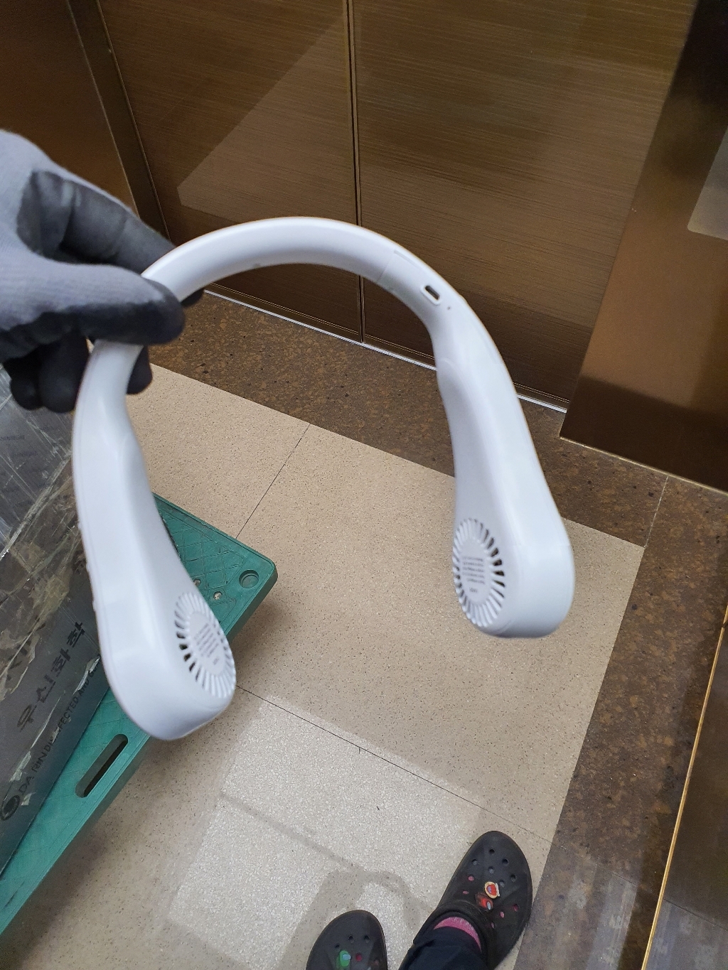 날개없는 넥밴드 선풍기 3단 풍속 조절