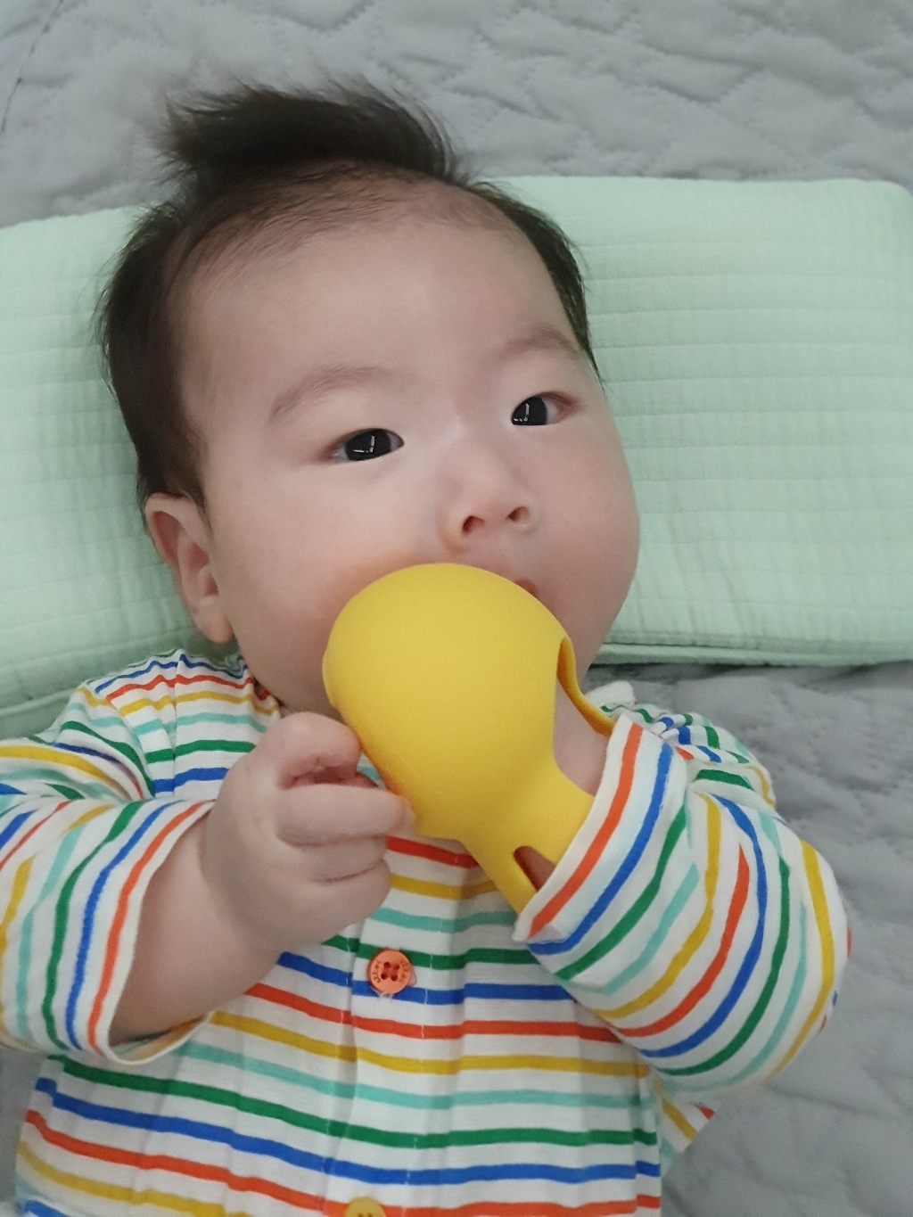 심통 구강단계별 국민 치즈 젖병 손목 고정형 글러브 치발기