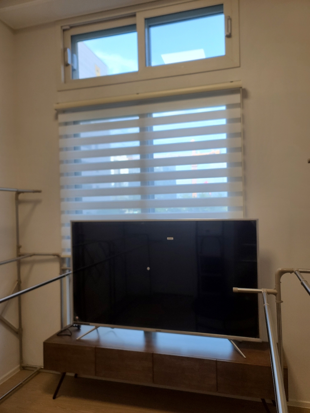 아인츠 4K UHD ED TV
