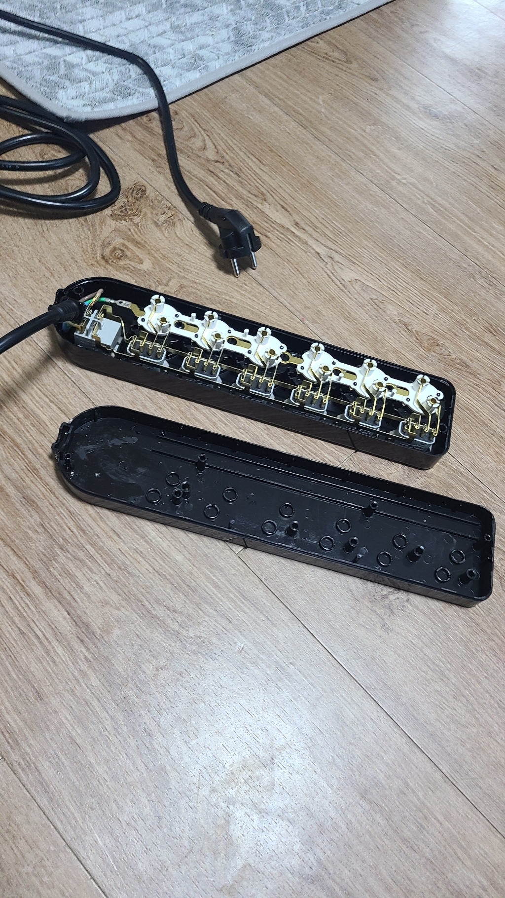 파워존 메인 개별 안전 멀티탭 6구 블랙 16A E670B
