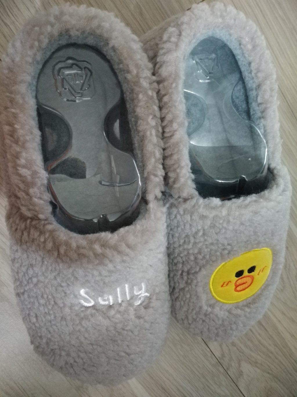 라인프렌즈 아동용 브라운앤프렌즈 샐리 페이털실내화