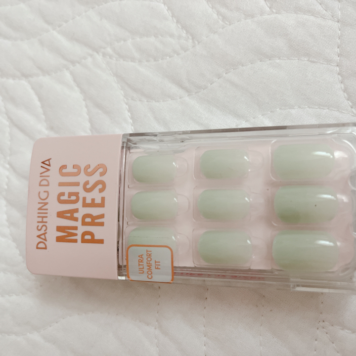 데싱디바 매직프레스 힐링 그린 컬렉션 네일팁