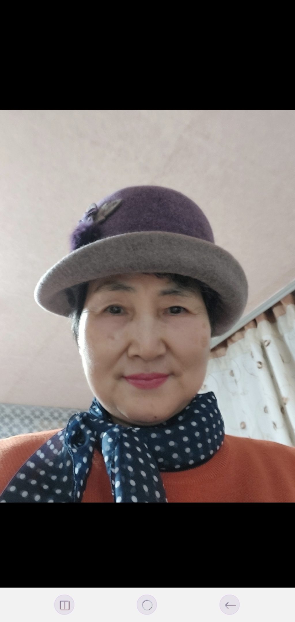 와이앤와이 중년여성 50대 밍크방울 펠트꽃장식 투톤 말림챙 울벙거지 보온 정장 미시모자