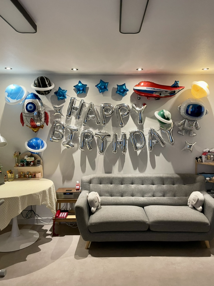우주비행사 생일 풍선