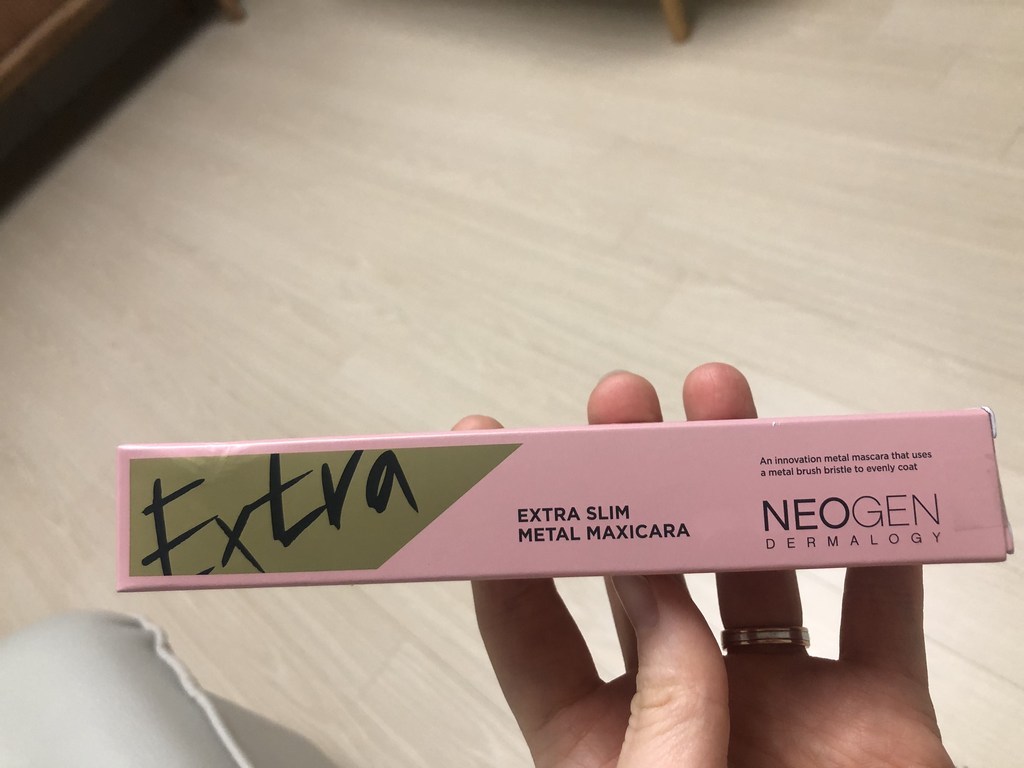 네오젠 더마로지 엑스트라 슬림 메탈 맥시 마스카라