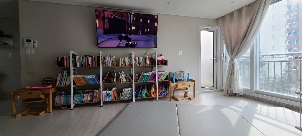 루컴즈 4K UHD QED TV