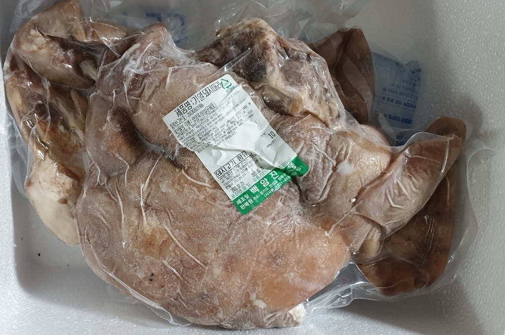 돼지국밥 한돈 통 돼지머리 순대국 돼지 머리고기 돼지내장 돼지염통 오소리감투 돼지간