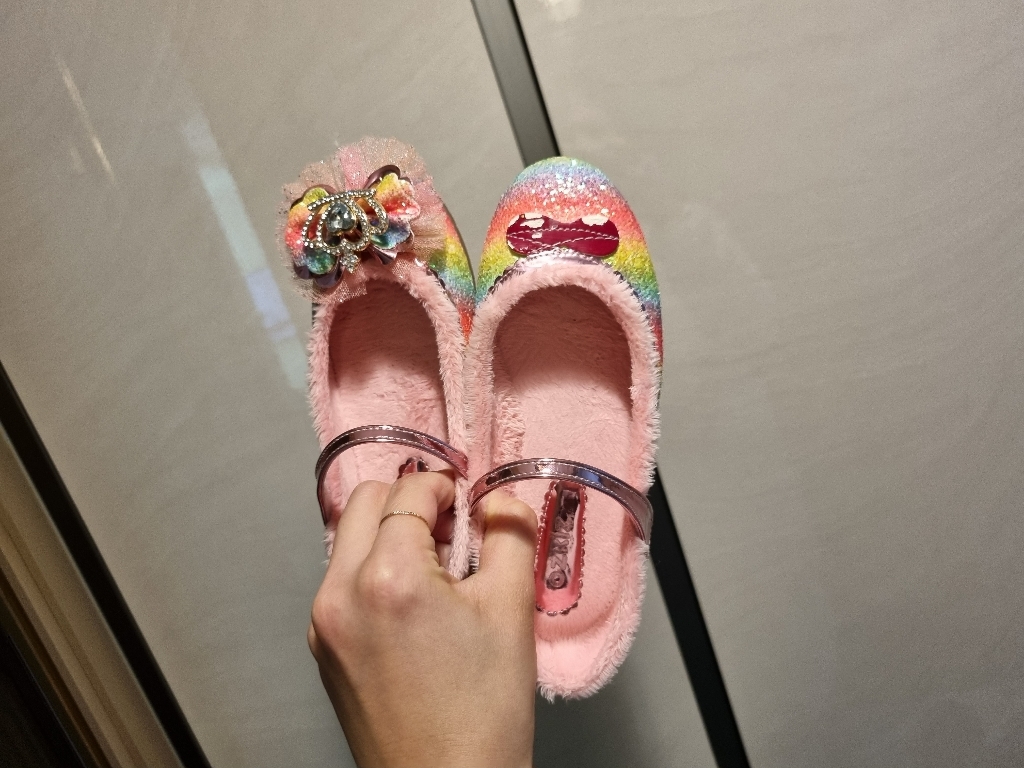 오즈키즈 여아용 윙크라운 털구두