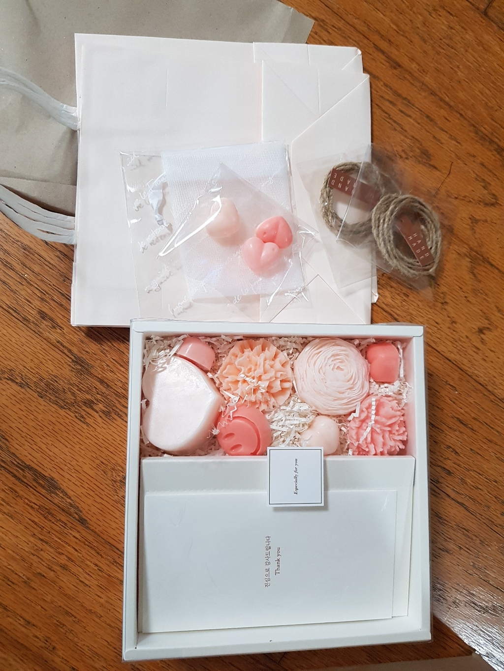 아뜰리에 사봉 플라워 수제 비누 용돈 박스 카네이션 비누꽃 선물