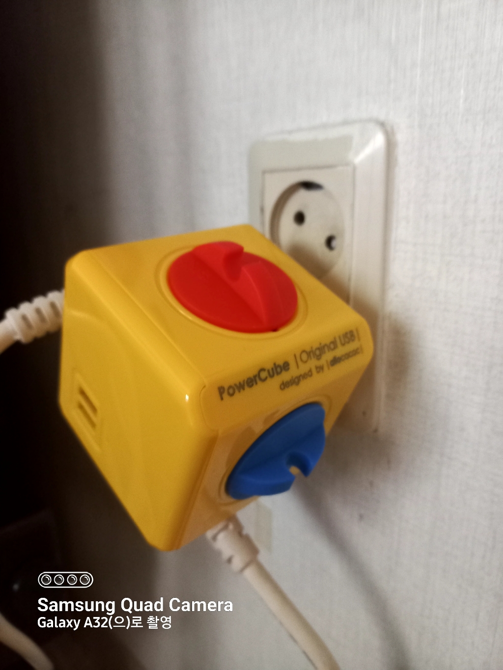 컬러파워큐브 오리지널 4구 USB 디자인 멀티탭