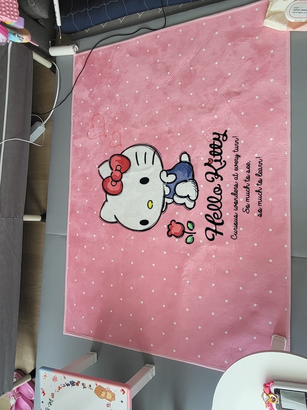 헬로키티 극세사 러브 플라워 러그