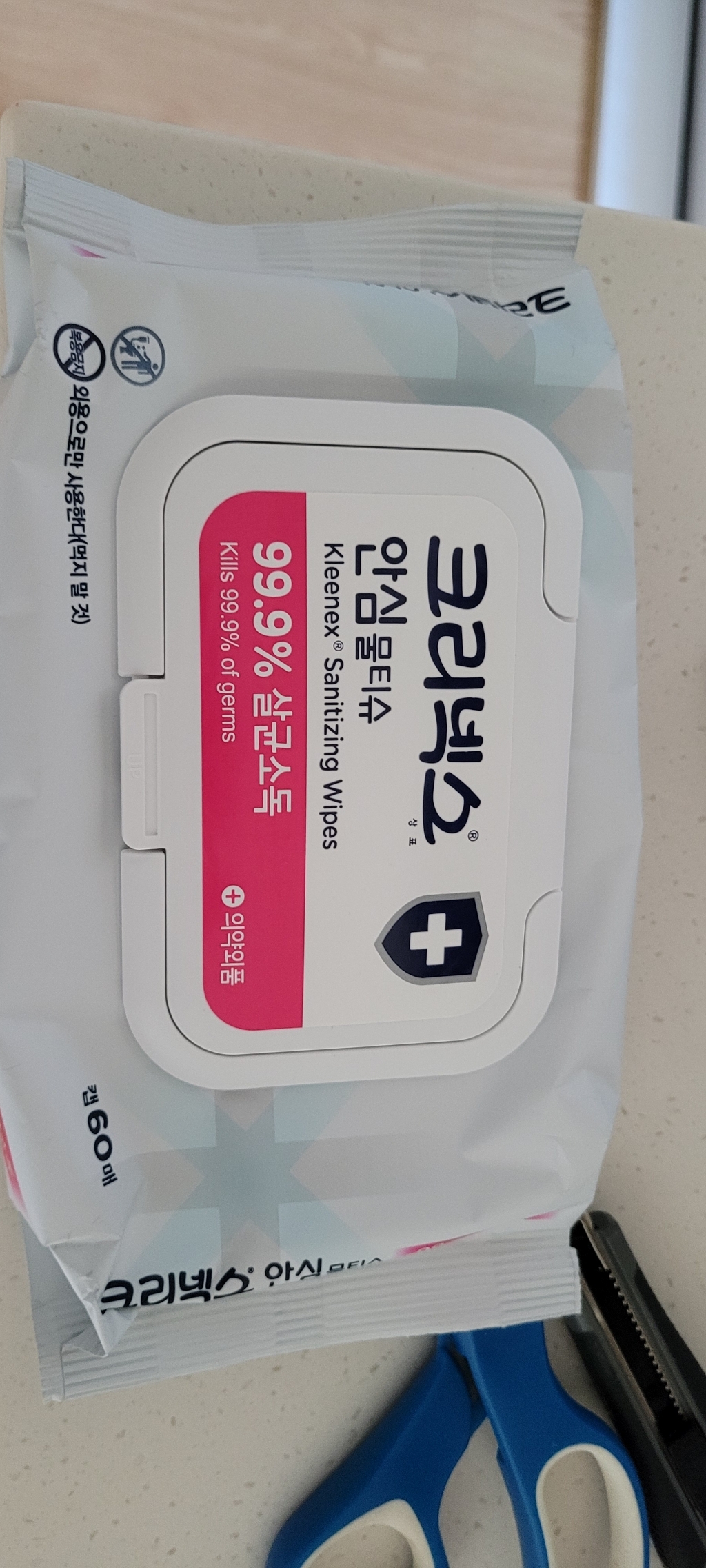 크리넥스 안심 99 항균 60매 물티슈 캡형