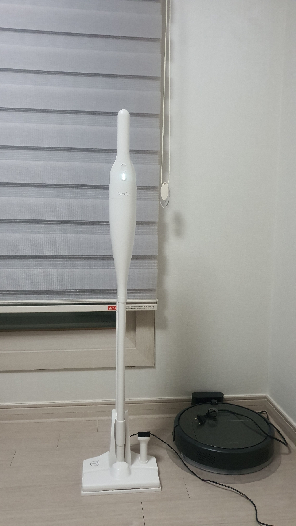대원가전 슬림핏 무선청소기 S-J220WH