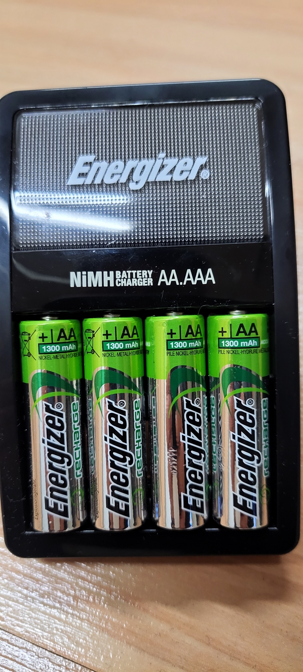 에너자이저 AA AAA 겸용 AXI 급속충전기 AA 4알 포함