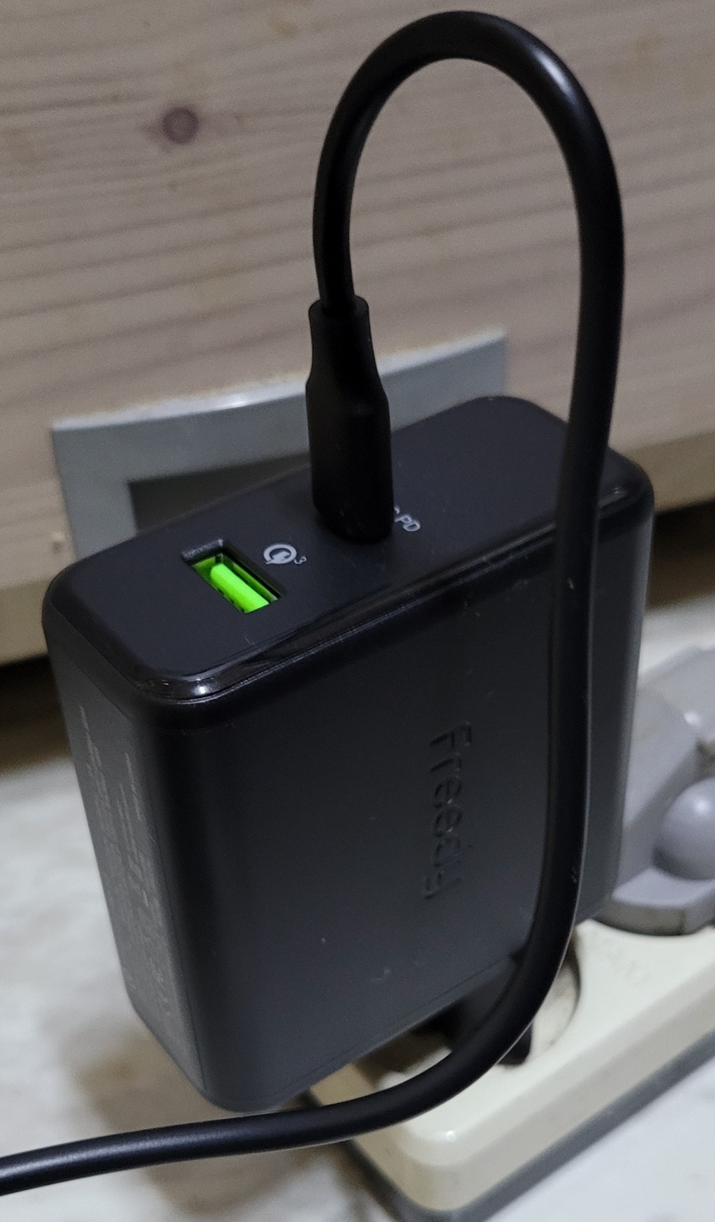 프리디 60W D QC30 퀄컴 C타입 고속충전기 EA1706
