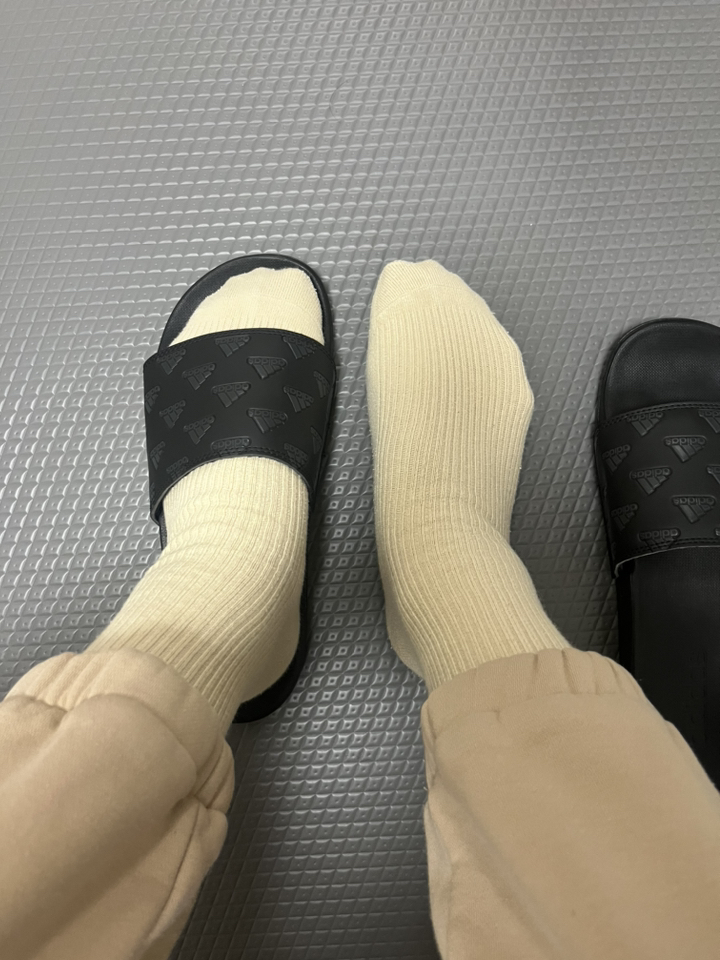 아디다스 F 로고s 푹신한 슬리퍼 올블랙 스트랩줄