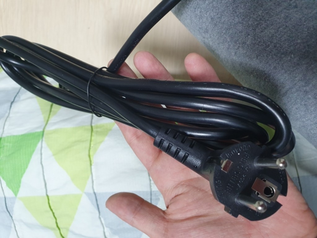 6구 접지 전선형 멀티탭 블랙