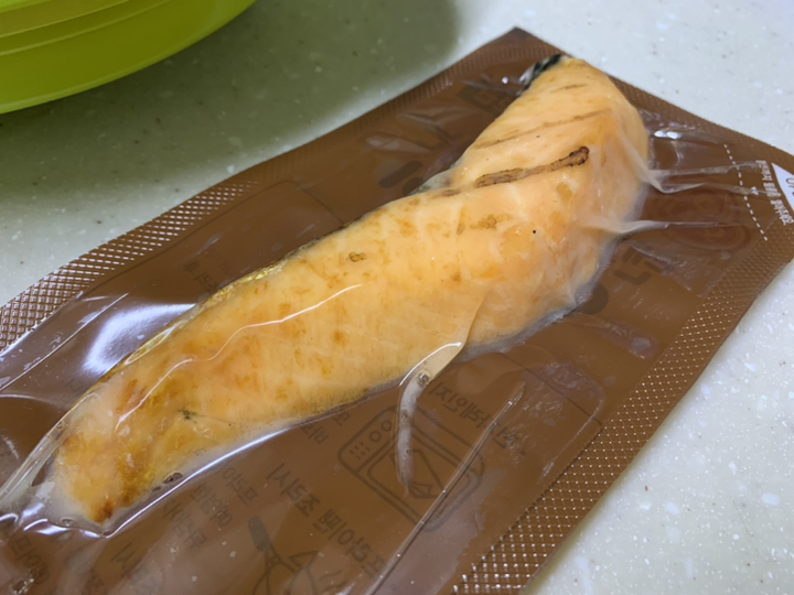 오뚜기 렌지에 돌려먹는 연어구이