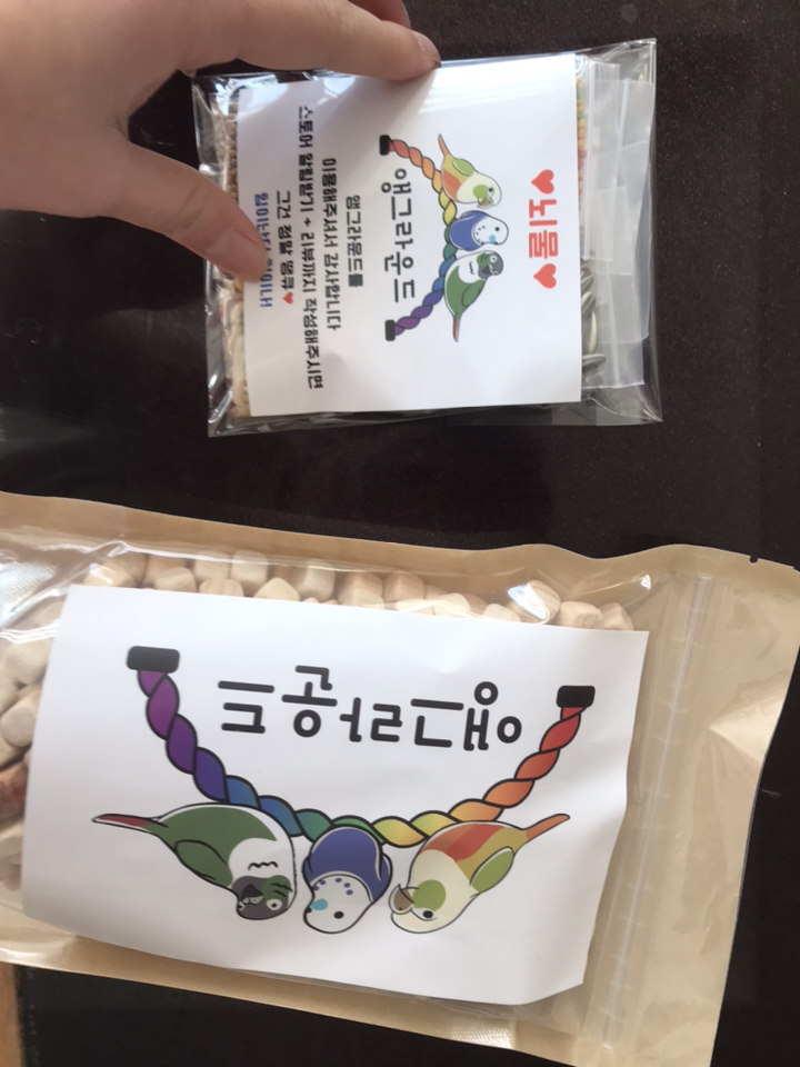 앵무새 장난감 용품 국내산 편백 나무 큐브 칩 입질 스트레스 해소