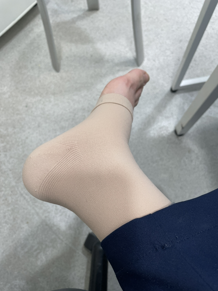 레그베이스 의료용 압박스타킹 무릎형 발트임 베이지색