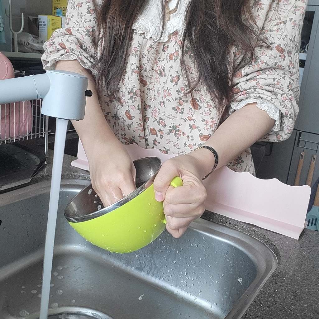 따뜻한결 흡착 3중차단 실리콘 싱크대 물막이, 1개, 핑크
