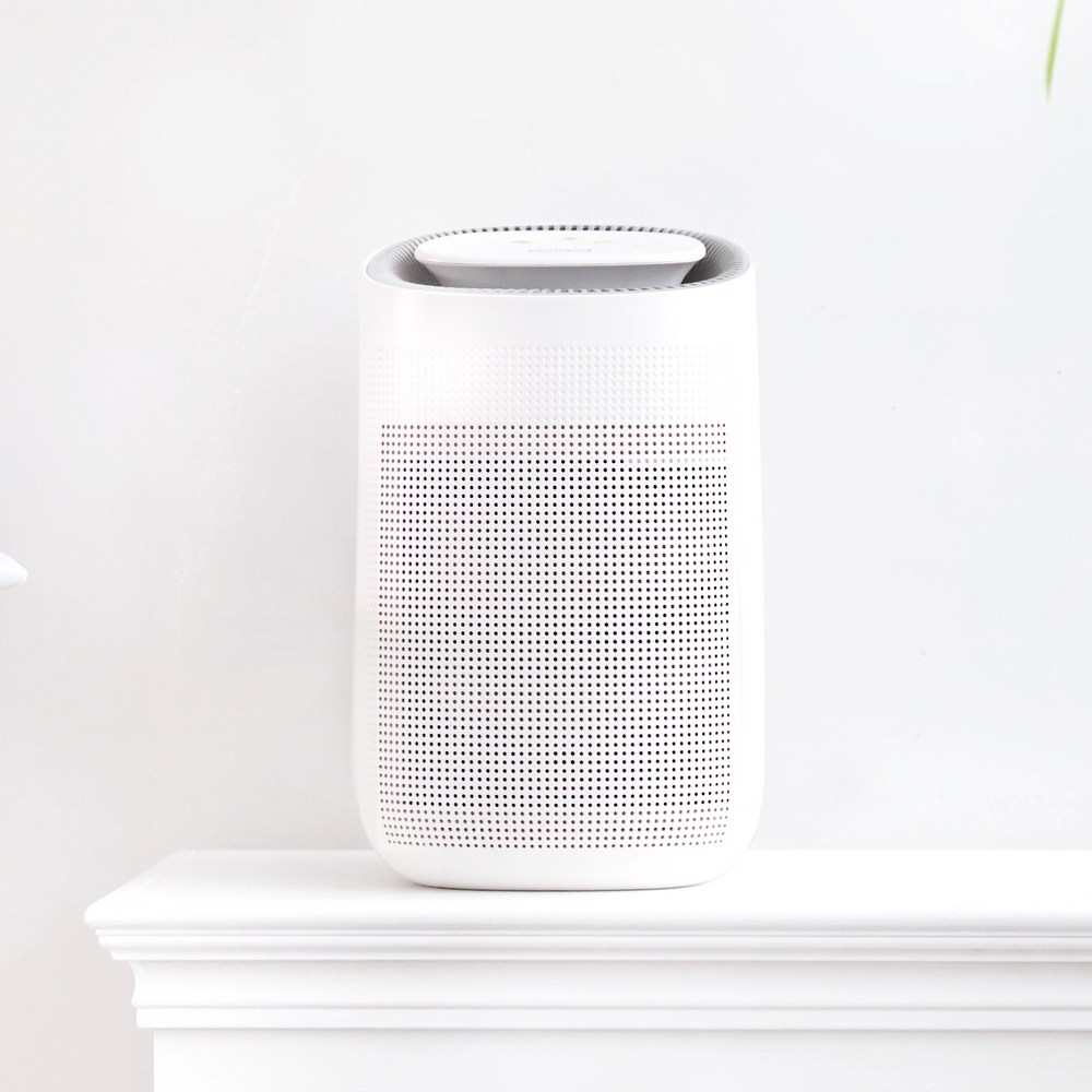 집안에 깨끗한 공기를 불어넣는 코드26 공기청정 제습기