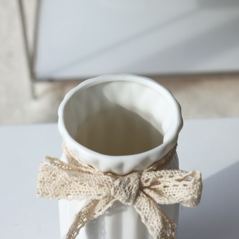 고급스럽고 심플한 세라믹 꽃병으로 가정에 우아함을 더하는 하루의공간 우유 도자기