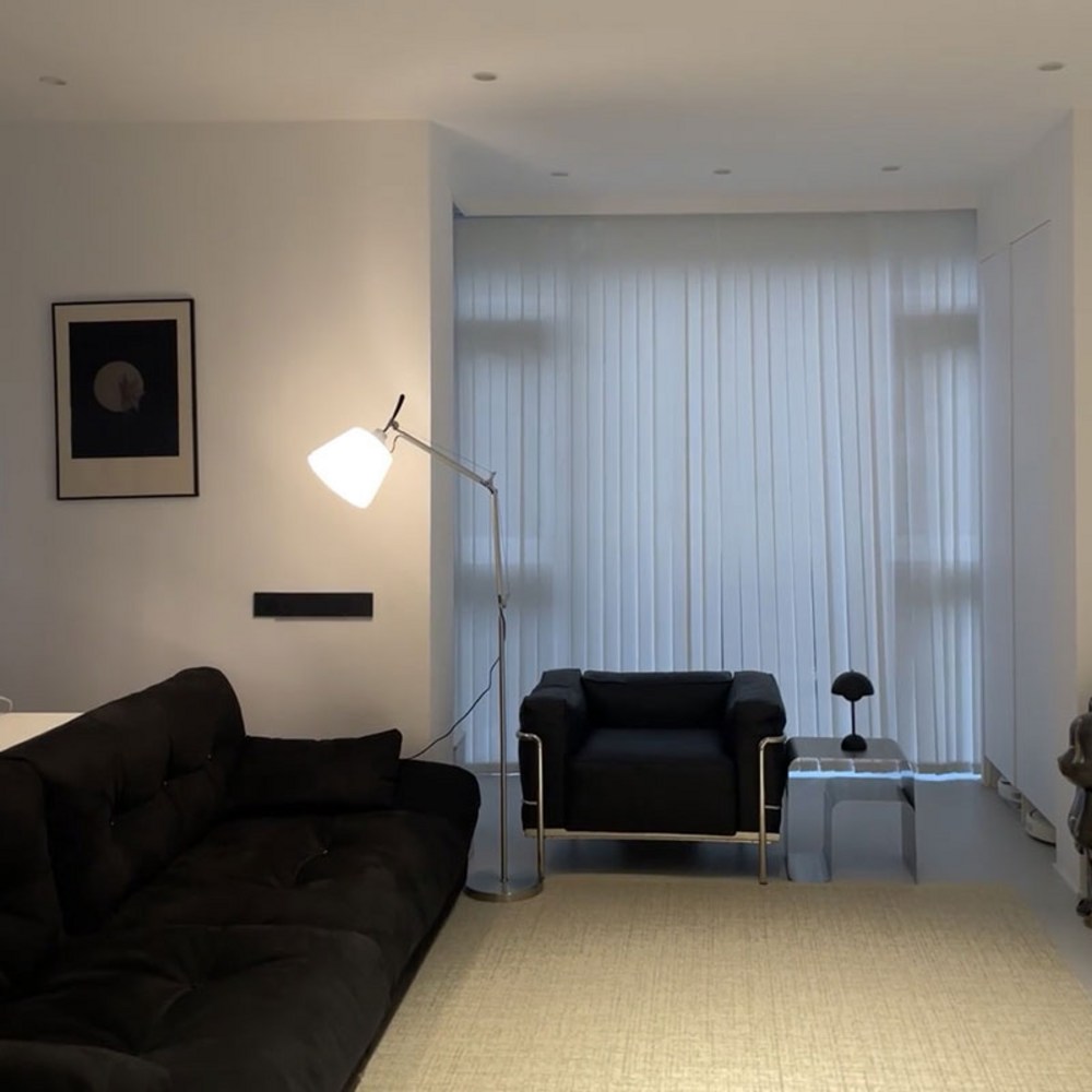 아르떼미데 회전 관절 각도 조절 장스탠드: 유연하고 편안한 조명