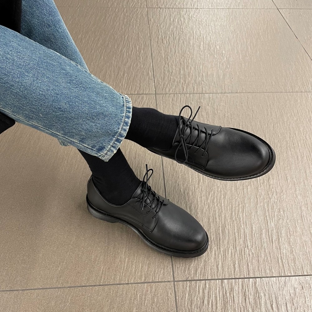 스타일과 편안함을 모두 갖춘 오오룩 키높이 더비슈즈로 당신의 매력을 완성하세요.