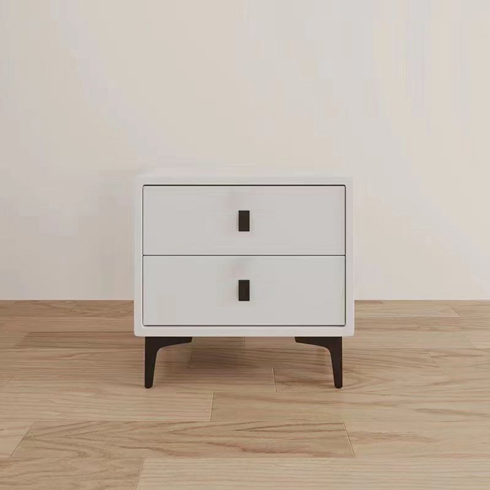 실용성과 디자인을 겸비한 심플풍 원목 협탁 수납장