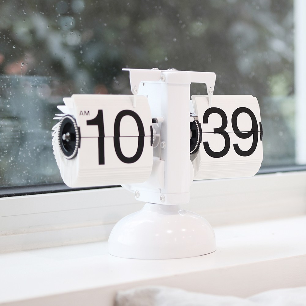 무아스 플립 탁상시계 – 당신의 공간을 돋보이게 하는 매력적인 시계