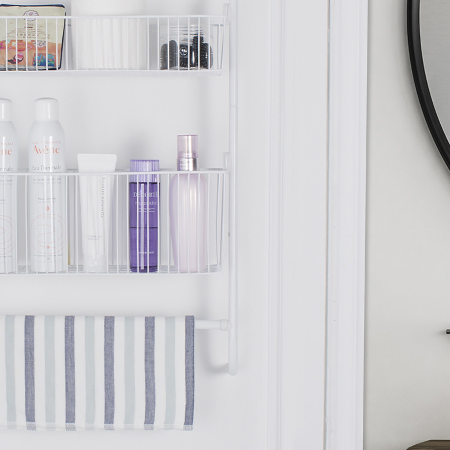 문 뒤의 숨겨진 공간, 코멧 홈 3단 다용도 문걸이 수납선반으로 예술을 창조하세요.