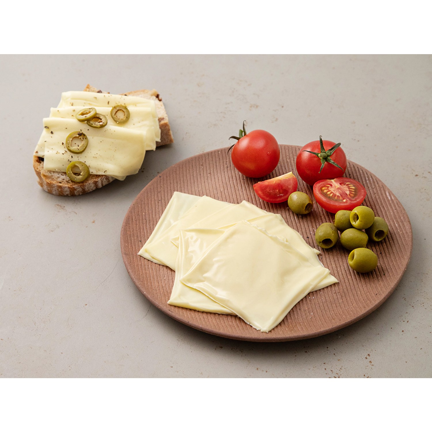 소와나무 화이트 체다 슬라이스 치즈의 다채로운 풍미