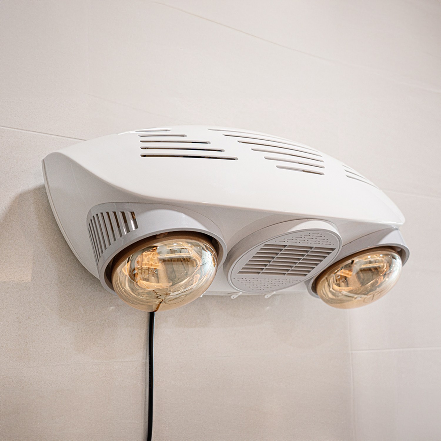 따스함으로 채우는 욕실, 컴프라이프 욕실 난방기로 후끈한 행복을!