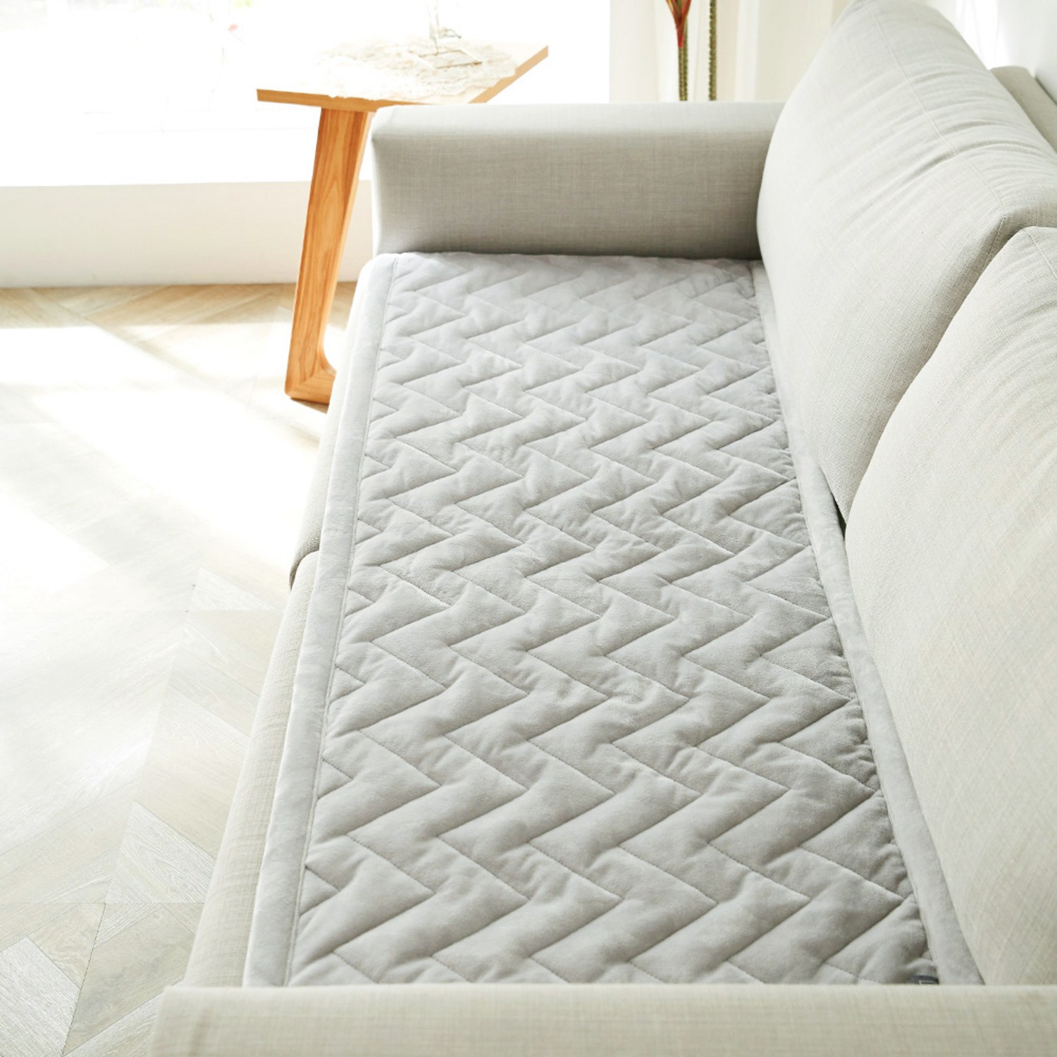 겨울에는 극세사 소파패드로 로맨틱한 여유를 누리세요!