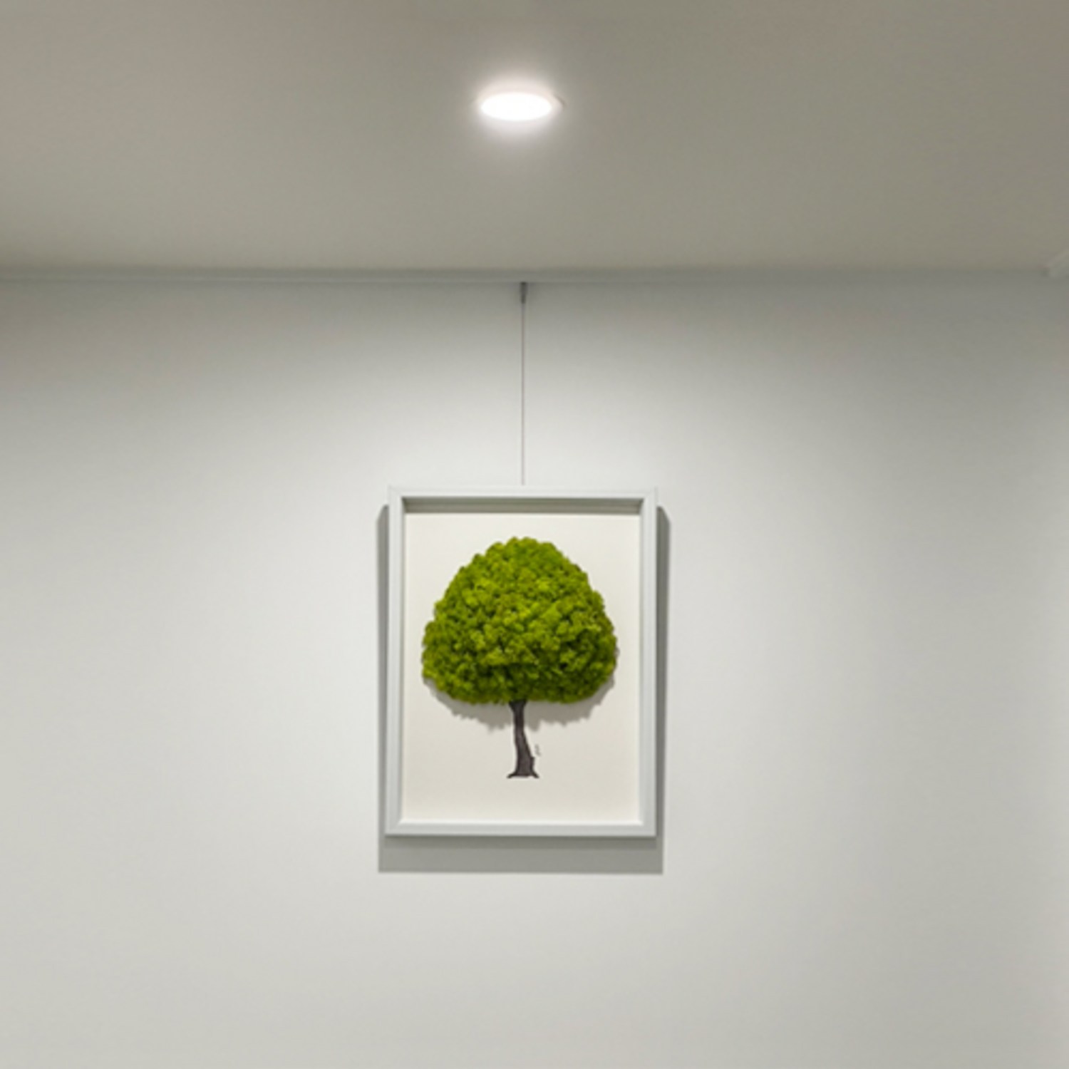 공간을 빛나게 하는 슬림 천장걸이