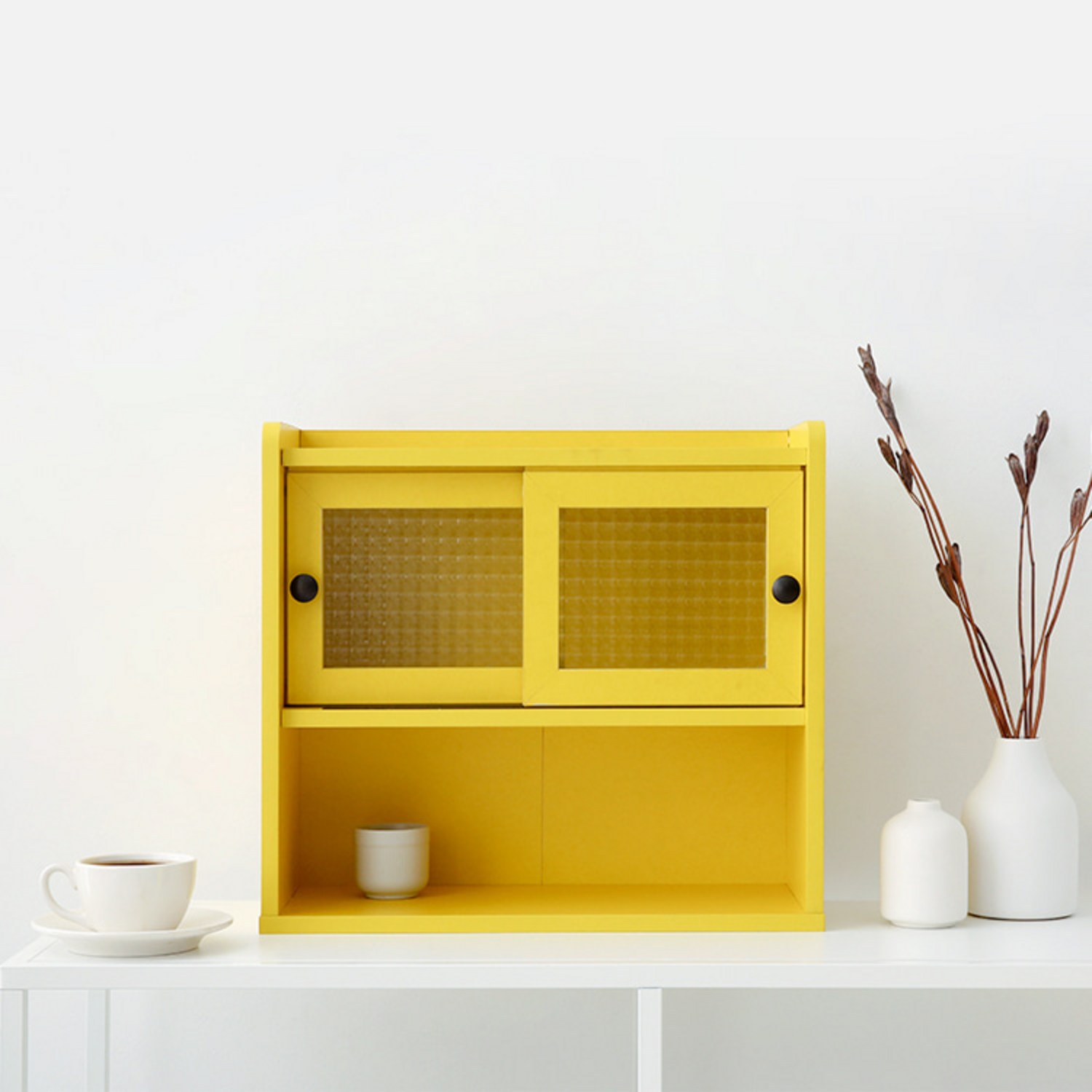 공간을 효율적으로 활용하는 현대적인 수납장